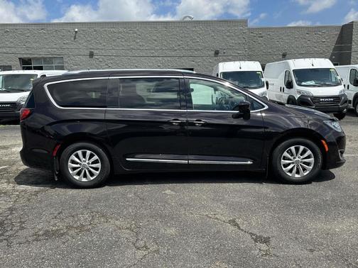 Cordovan 2018 Chrysler Pacifica Touring-L Plus