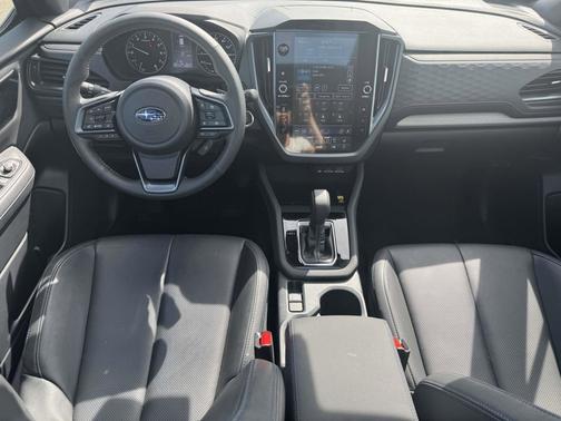 Crystal White Pearl 2025 Subaru Forester Limited