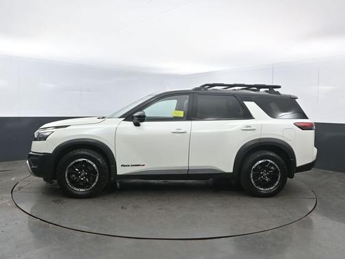 2 Tone White / Black Roof 2023 Nissan Pathfinder Rock Creek