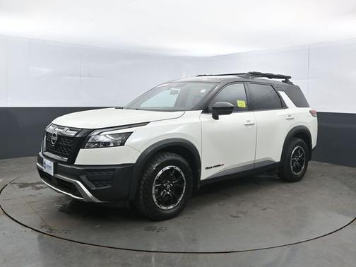 2 Tone White / Black Roof 2023 Nissan Pathfinder Rock Creek