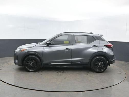 Gun Metallic 2024 Nissan Kicks SR