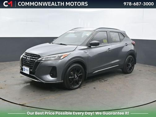 Gun Metallic 2024 Nissan Kicks SR