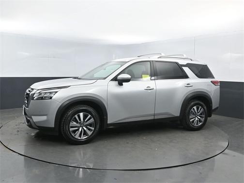 2022 Nissan Pathfinder SL