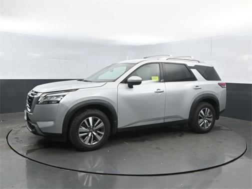 2022 Nissan Pathfinder SL