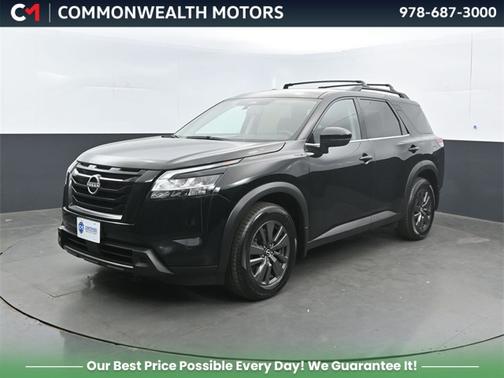 2022 Nissan Pathfinder SV