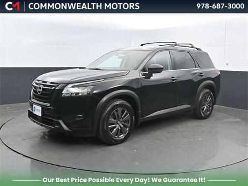 2022 Nissan Pathfinder SV