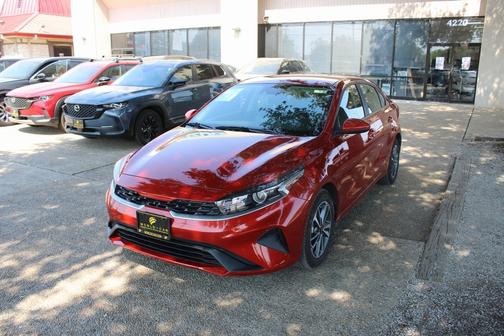 2023 Kia Forte LXS w/ Lane Assist, Rear Camera,