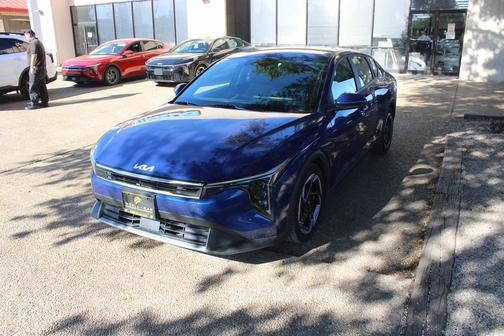 2025 Kia K4 EX w/ Remote Start, Wireless Charger,