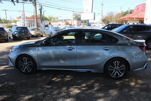 2022 Kia Forte GT-Line w/ Cloth/SynTex Seats, Navigation,