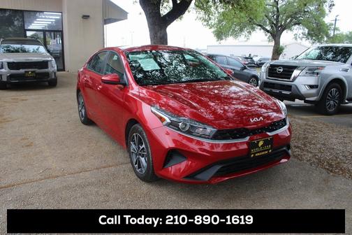2024 Kia Forte LXS w/ Keyless Entry, Lane Assist,