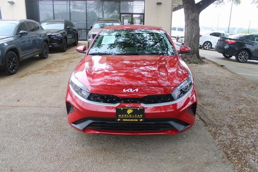 2024 Kia Forte LXS w/ Keyless Entry, Lane Assist,
