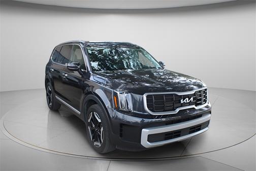 2025 Kia Telluride S w/ SynTex, 3rd Row, Rear Captains