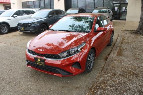 2024 Kia Forte LXS w/ Keyless Entry, Lane Assist,