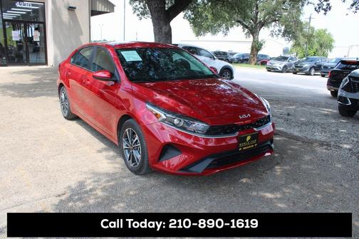 2024 Kia Forte LXS w/ Keyless Entry, Lane Assist,