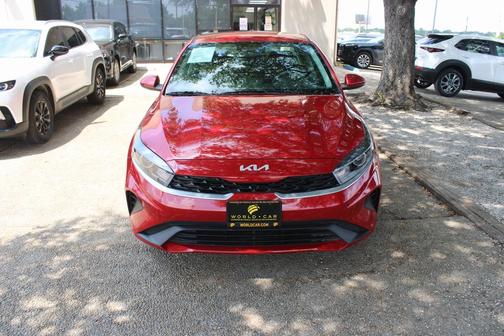 2024 Kia Forte LXS w/ Keyless Entry, Lane Assist,