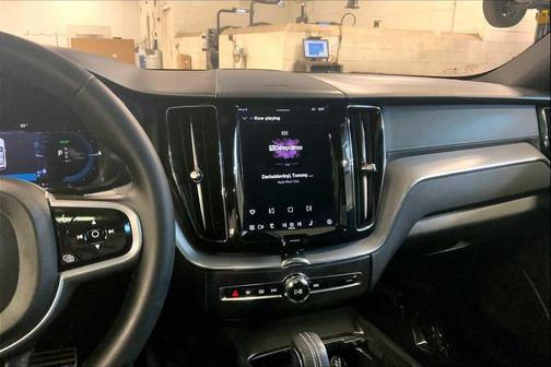 2022 Volvo XC60 Recharge Plug-In Hybrid T8 R-Design