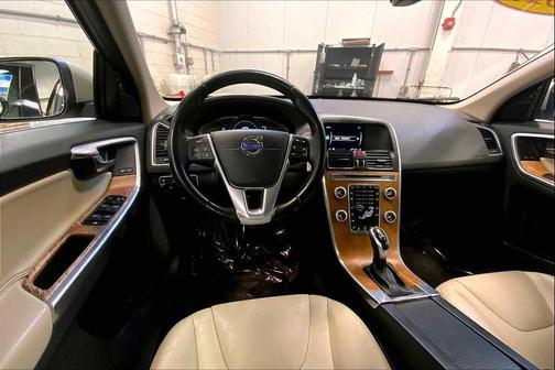 2017 Volvo XC60 T5 Inscription