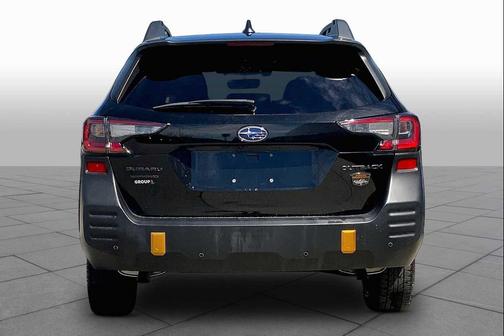 Crystal Black Silica 2022 Subaru Outback Wilderness