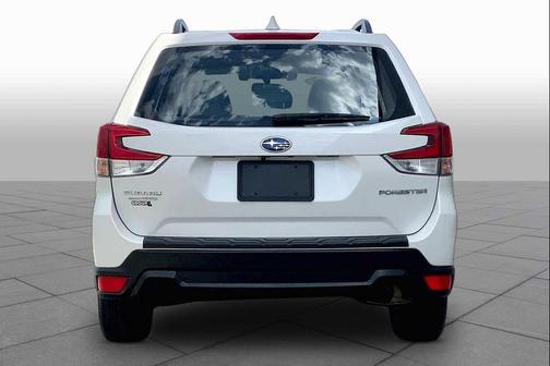 Crystal White Pearl 2020 Subaru Forester Base