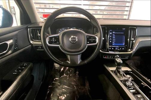 2021 Volvo V60 Cross Country T5