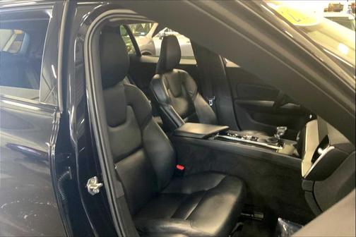 2021 Volvo V60 Cross Country T5