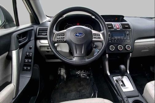 Satin White Pearl 2014 Subaru Forester 2.5i