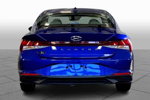 2023 Hyundai ELANTRA SE