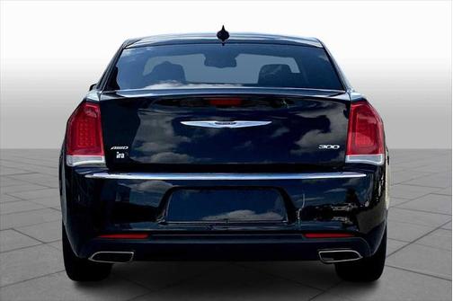 2018 Chrysler 300 Touring