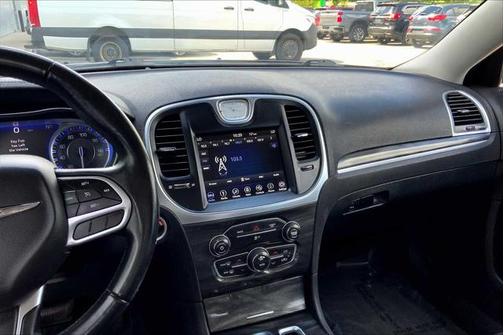 2018 Chrysler 300 Touring