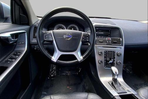 Electric Silver Metallic 2013 Volvo XC60 T6 Platinum