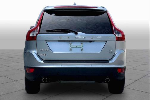 Electric Silver Metallic 2013 Volvo XC60 T6 Platinum