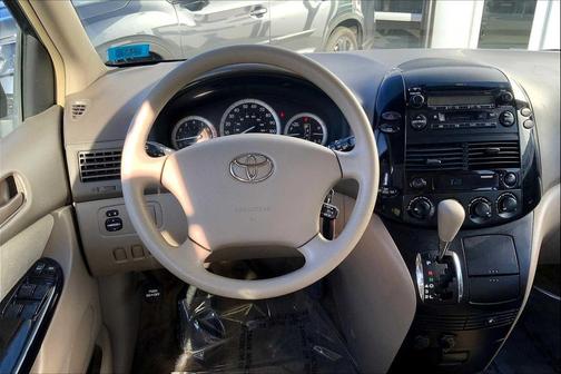 2005 Toyota Sienna CE