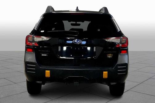 Crystal Black Silica 2022 Subaru Outback Wilderness
