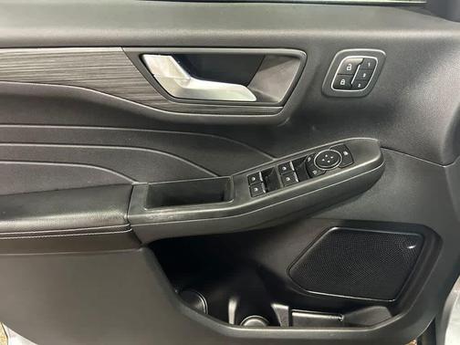 Iconic Silver Metallic 2023 Ford Escape Platinum