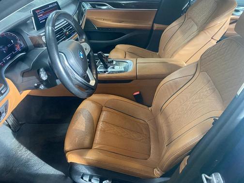 2021 BMW 750 i xDrive