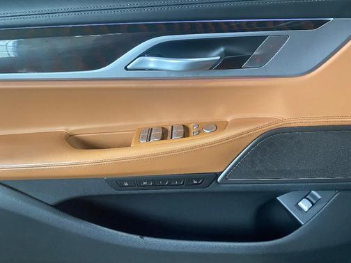 2021 BMW 750 i xDrive