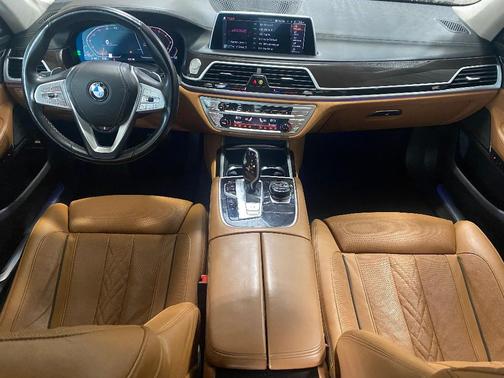 2021 BMW 750 i xDrive