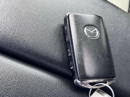 Rhodium White Premium 2025 Mazda CX-70 PF