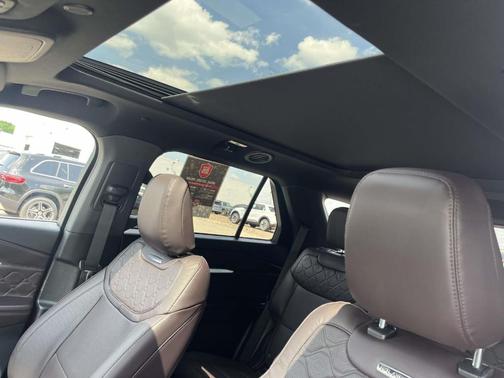 Star White 2025 Ford Explorer Platinum