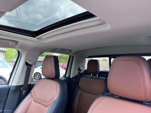 Oxford White 2023 Ford Maverick Lariat