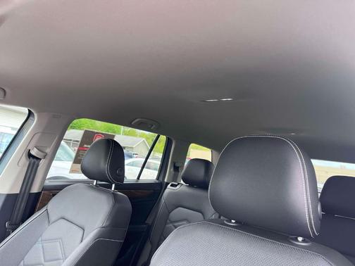 Platinum Gray Metallic 2025 Volkswagen Atlas 2.0T SE w/Technology