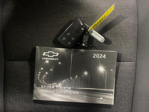 2024 Chevrolet Traverse LT