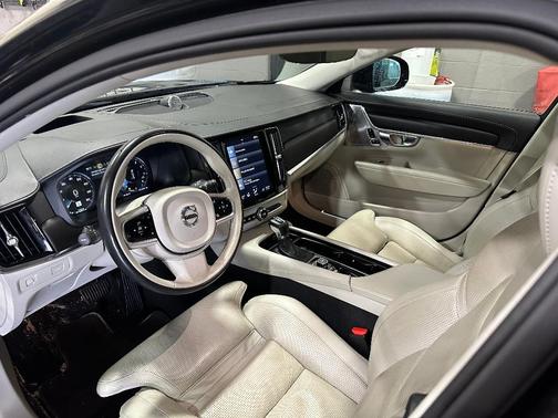 2017 Volvo V90 Cross Country T6