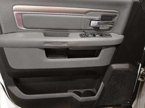 Bright White Clearcoat 2019 RAM 1500 Classic SLT