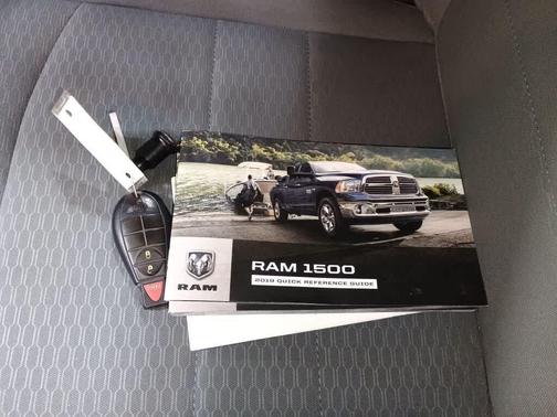 Bright White Clearcoat 2019 RAM 1500 Classic SLT