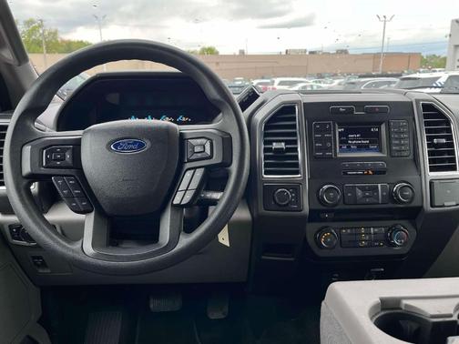 Race Red 2016 Ford F-150 XLT