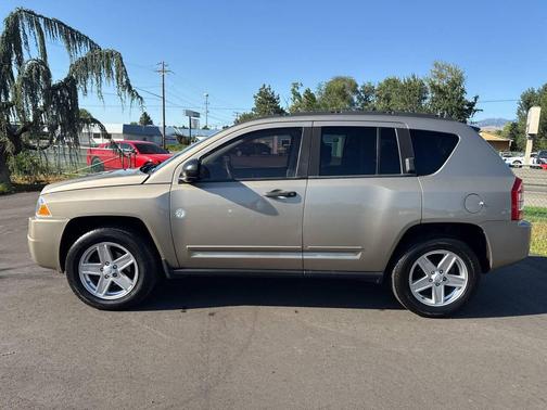 Light Sandstone Metallic Clearcoat 2010 Jeep Compass Sport