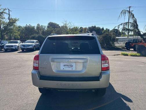 Light Sandstone Metallic Clearcoat 2010 Jeep Compass Sport
