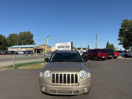 Light Sandstone Metallic Clearcoat 2010 Jeep Compass Sport