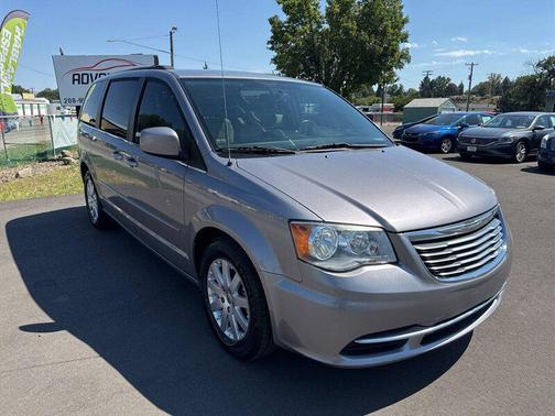 2016 Chrysler Town & Country LX